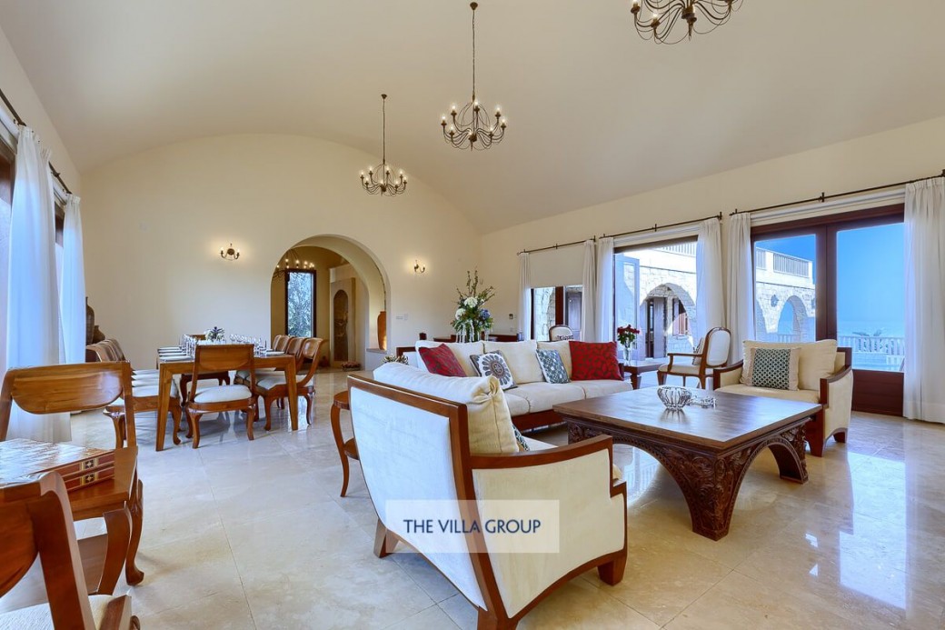 Formal living area 