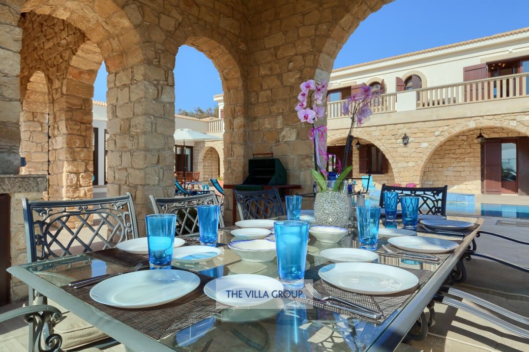 Furnished cabana together with barbecue allows for you to truly enjoy al-fresco dining 