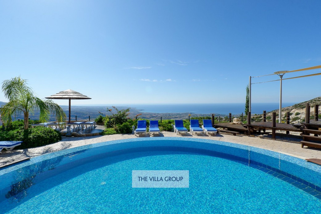 Uninterrupted views of the sweeping coastline