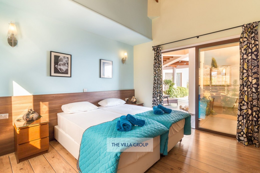 Twin bedroom in the wing