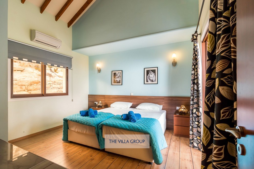 Twin bedroom in the wing