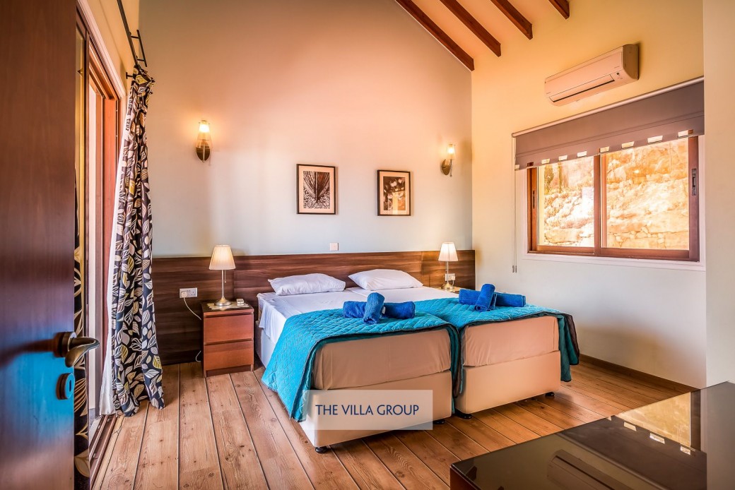 Twin bedroom in the wing