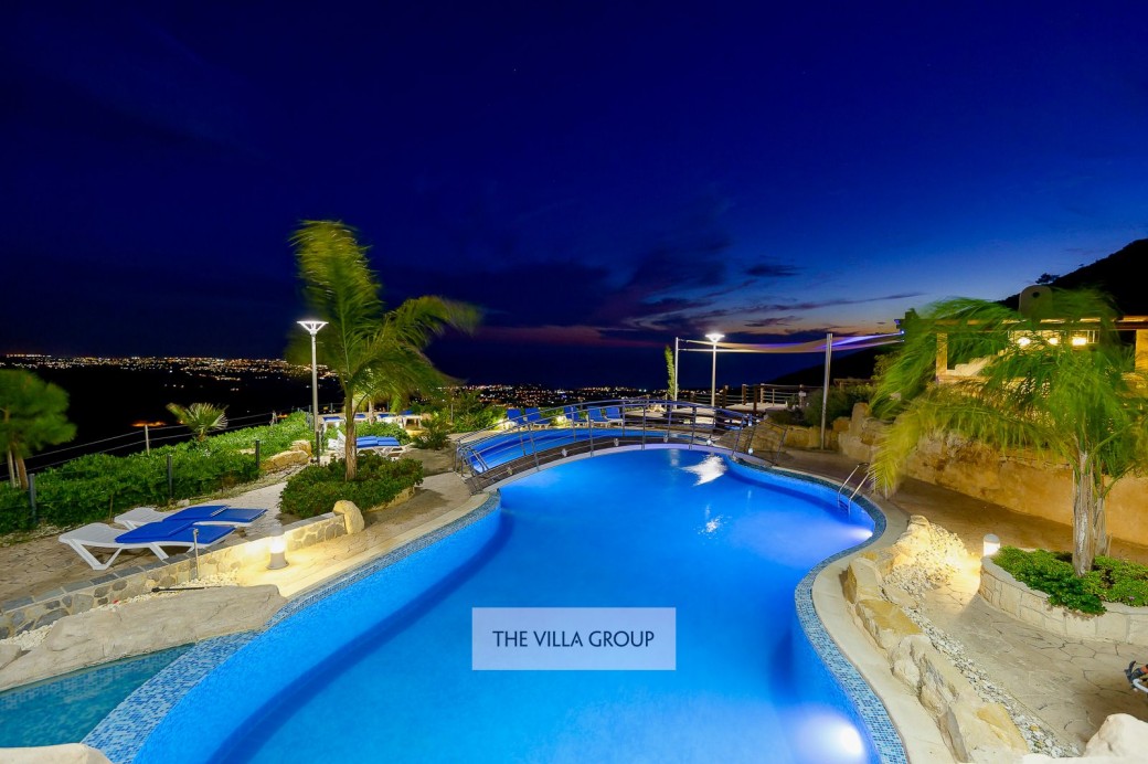 Perfect venue for hosting large family celebrations, weddings etc.