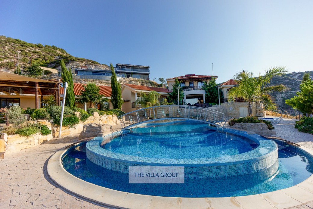 Perfect venue for hosting large family celebrations, weddings etc.