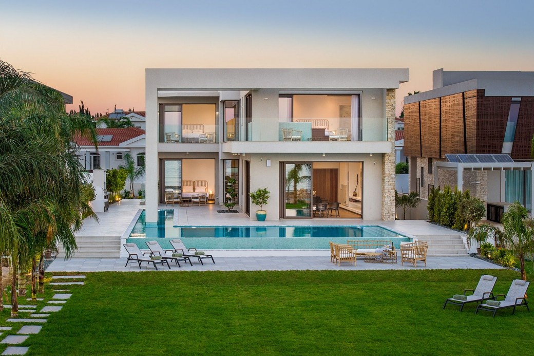 6 bedrooms with private swimming pool