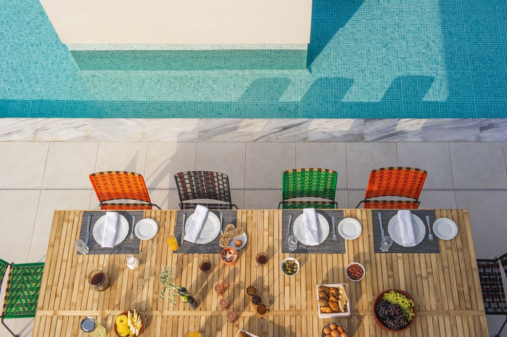 Enjoy dining al-fresco with the traditional outdoor wood-fired oven and traditional barbecue grill