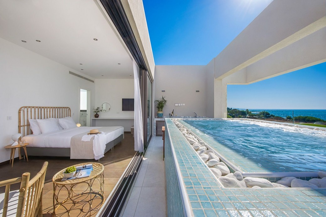 Master bedroom with jacuzzi