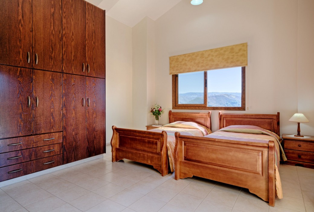 The air-conditioning units are fitted with electric saver timer switches (2, 3 and 4 hours)