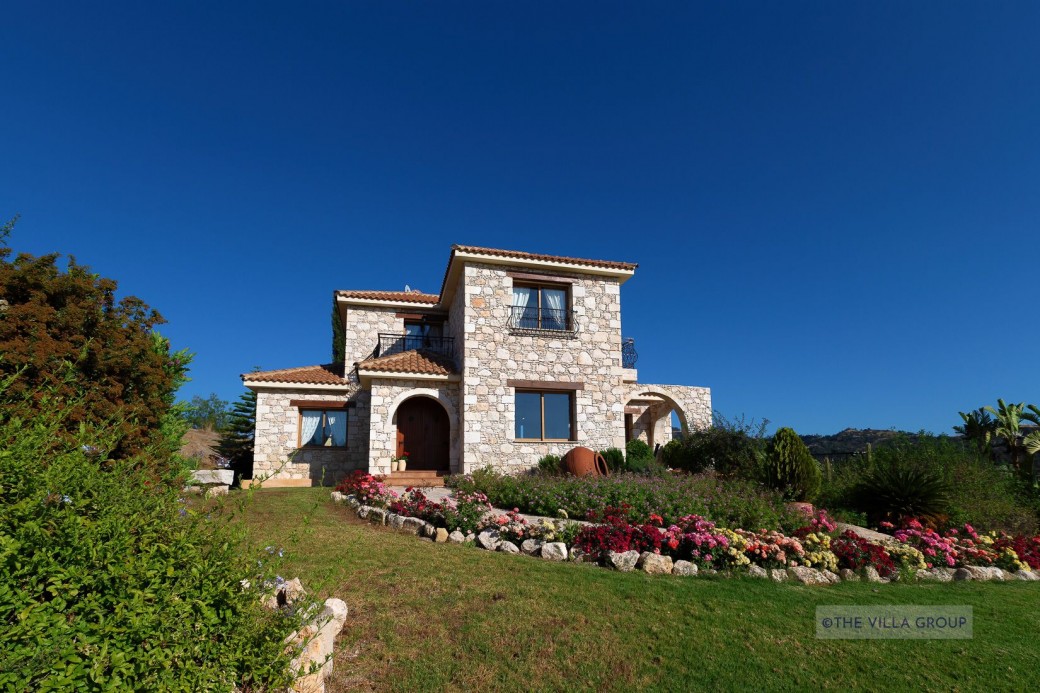 Superb uninterrupted views of the sea and the mountains