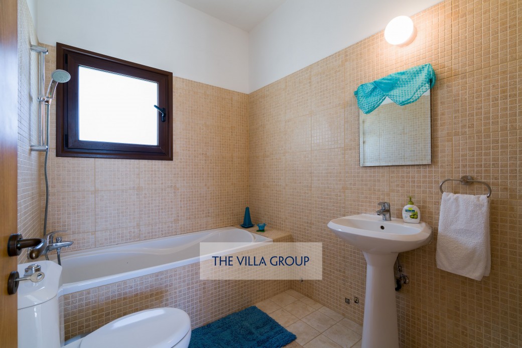 En-suite bathroom