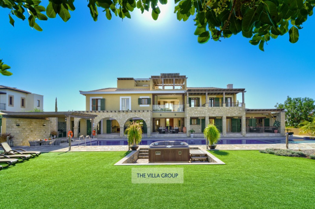 Luxurious 5 bedroom villa on Aphrodite Hills Resort
