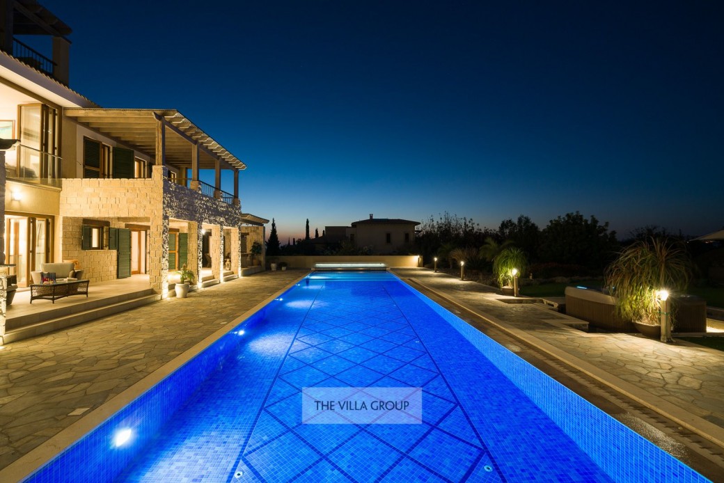 25m x 5m swimming pool with roman steps, heating available upon request