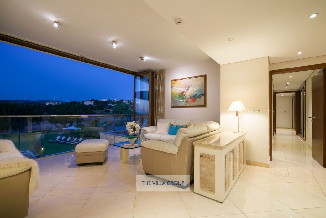 First floor seating area with full length concertina doors