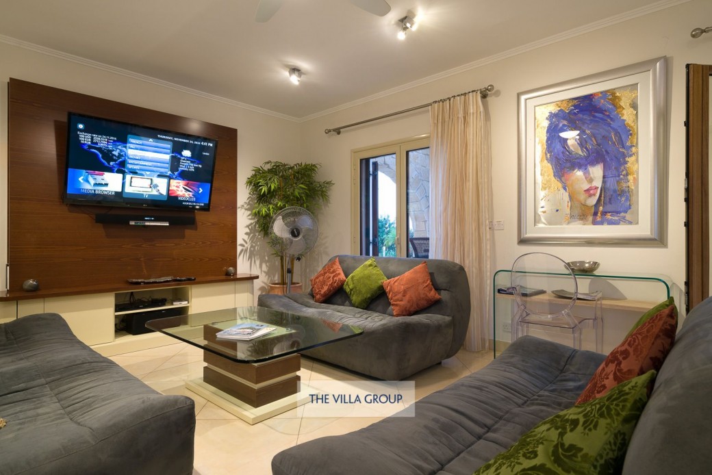 TV offers a wide range of UK TV channels, sports channels, unlimited movies, music channels