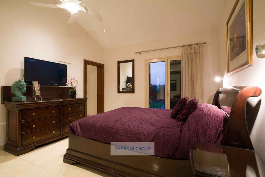 Double bedroom with interconnecting door to the twin bedroom, ideal family room