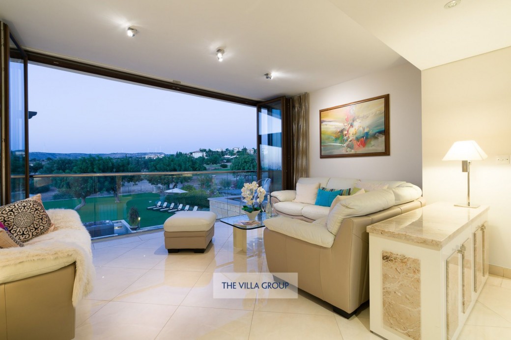 First floor seating area