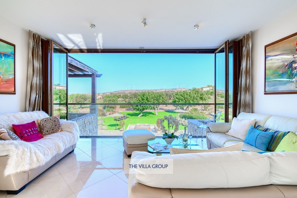 First floor seating area in the daytime