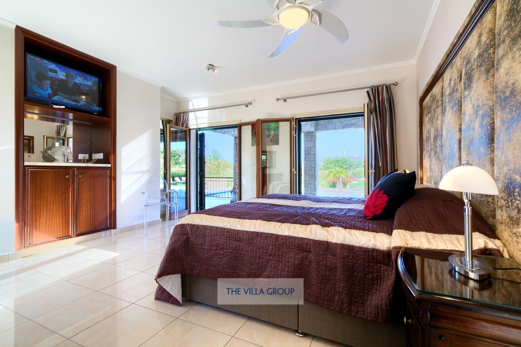 Double bedroom in the daytime