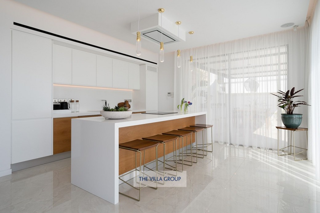 Fully fitted kitchen with breakfast bar