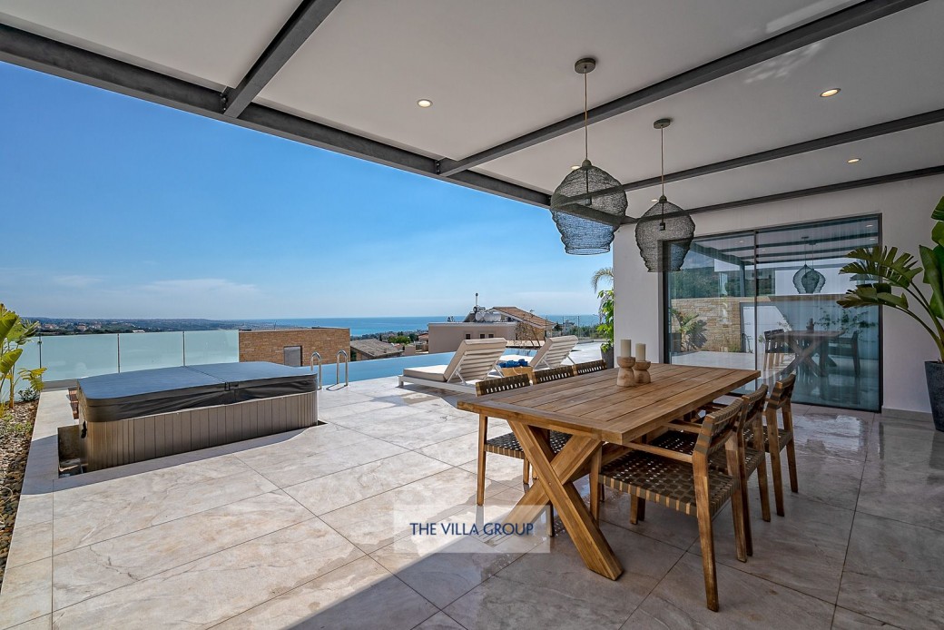 Spacious outside with hot tub 