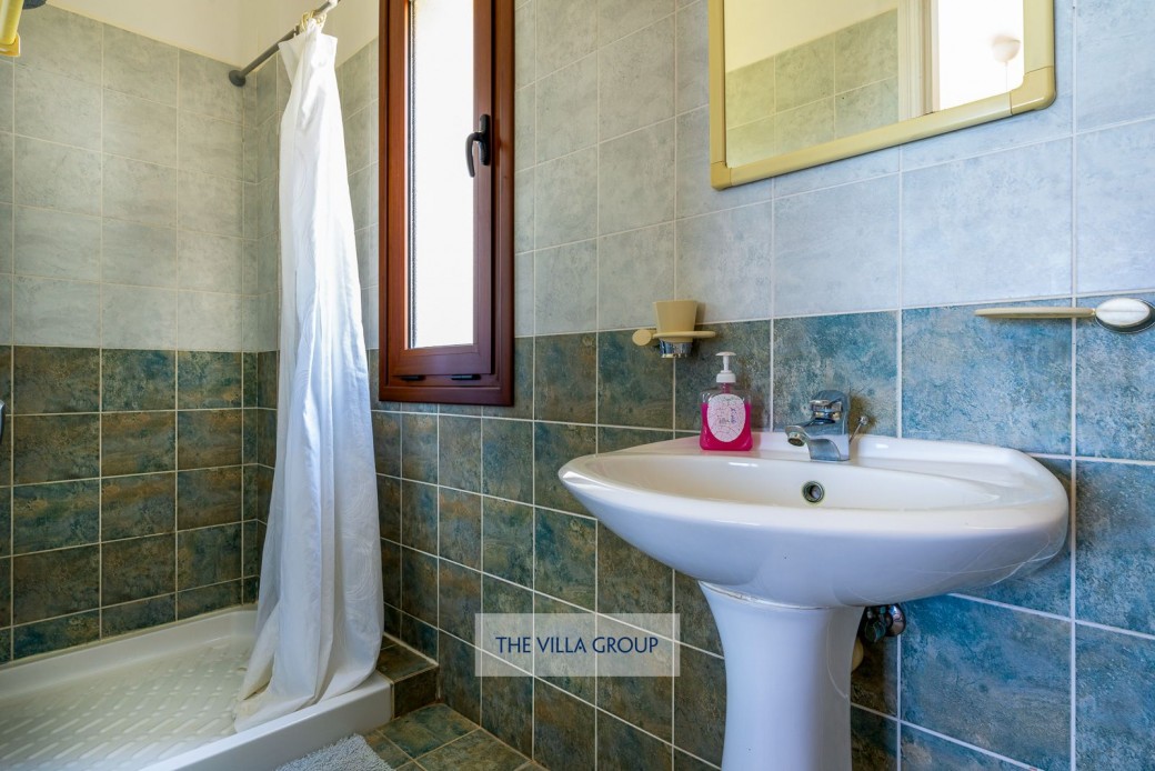 Ensuite shower room and toilet