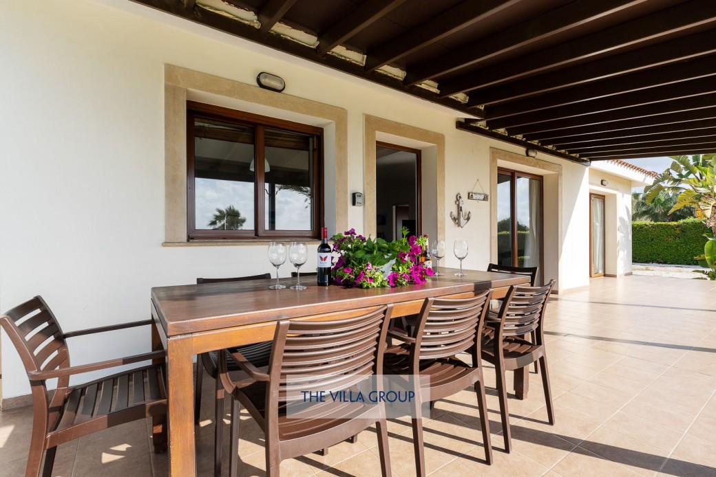 Covered furnished terrace