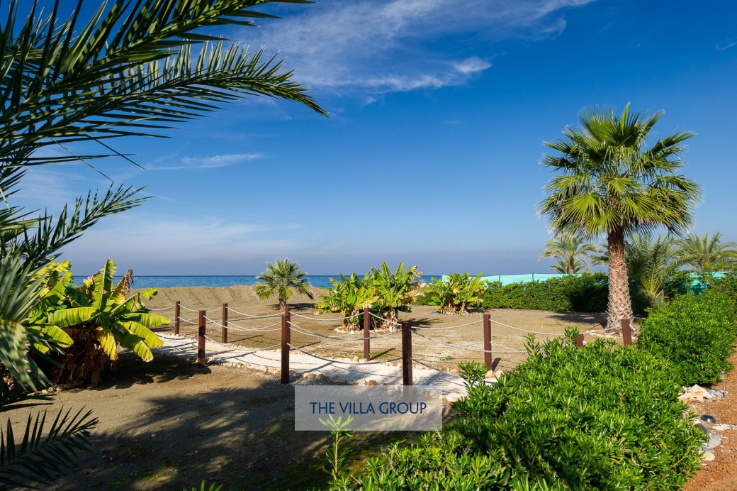 Private path to the beach