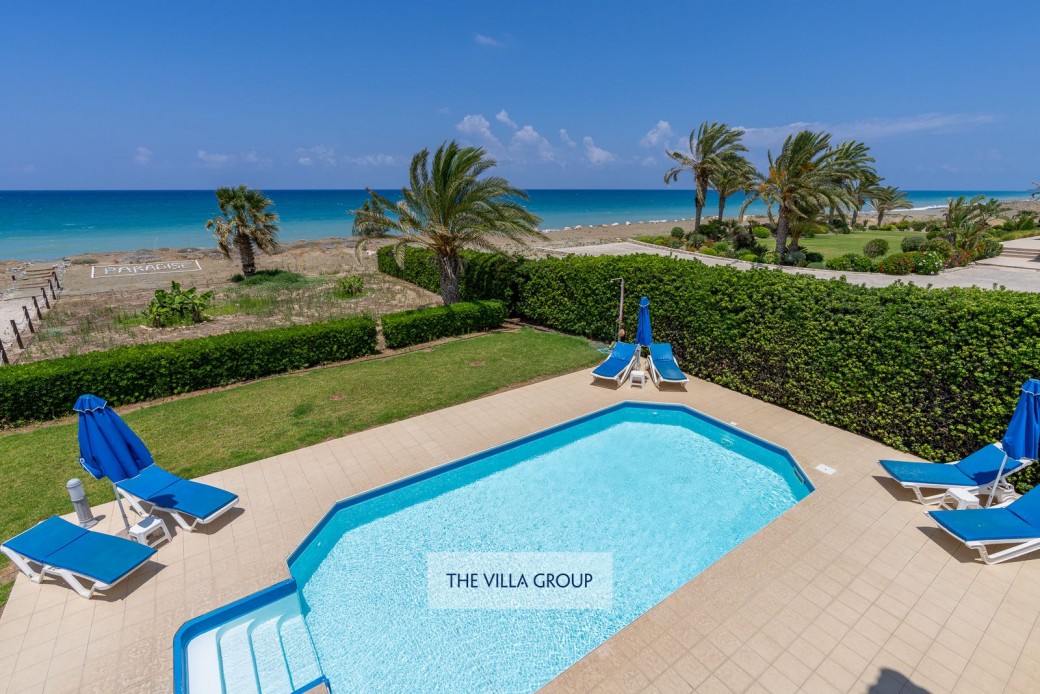 Amazing open sea views from first floor balconies