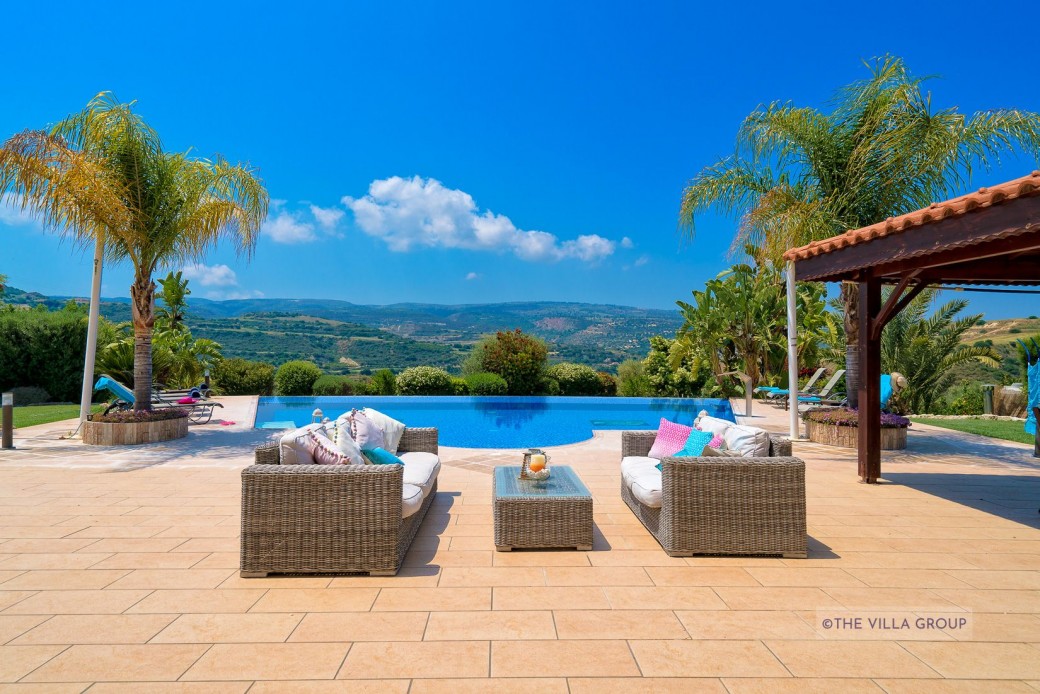 Enjoys stunning views across valleys and rolling hills abundant with fruit orchards and citrus groves