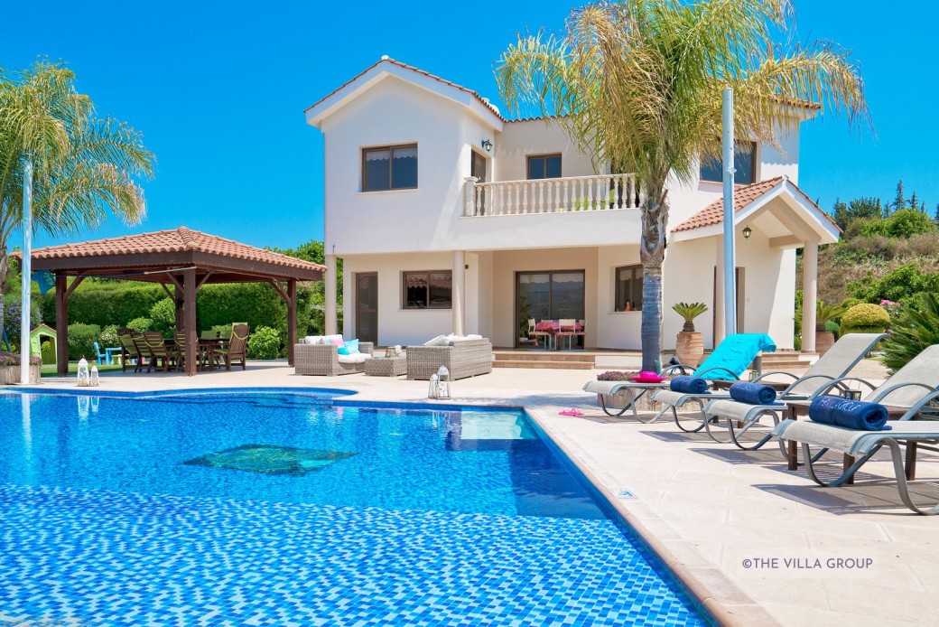4 bedroom villa; 1 double and 3 twin bedrooms