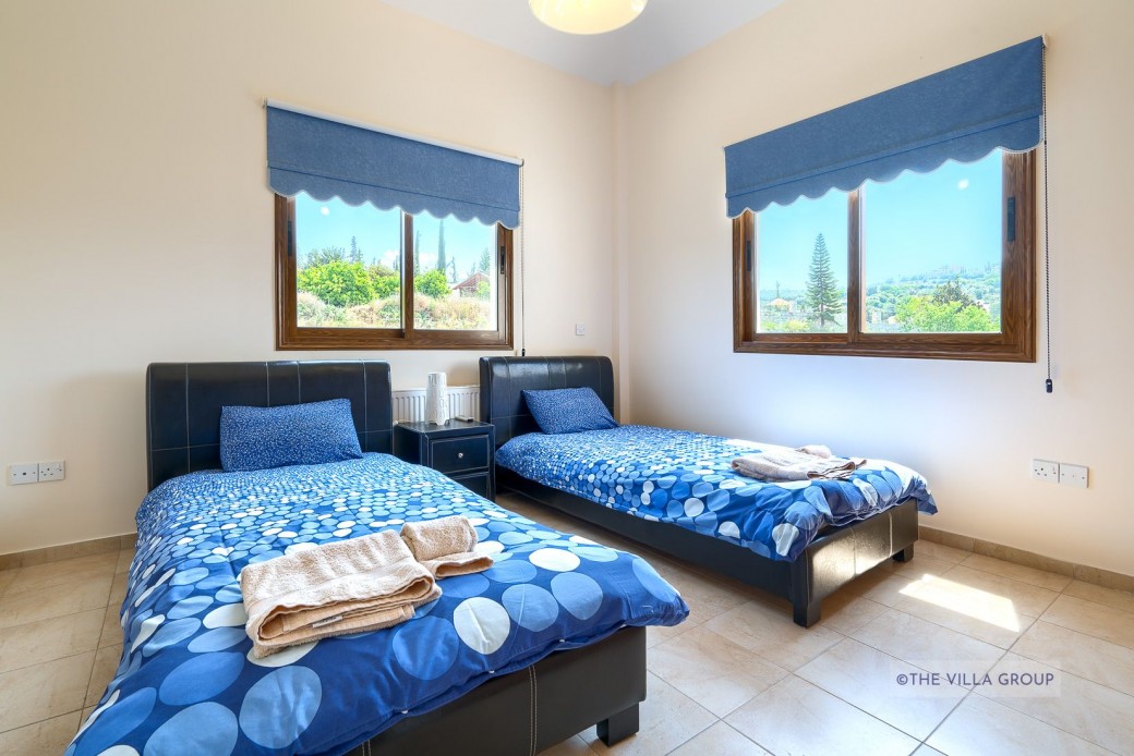 Twin bedroom