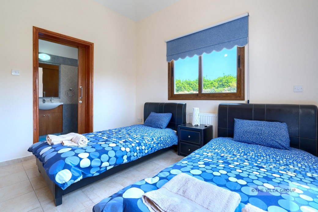 Twin bedroom with adjacent shower room