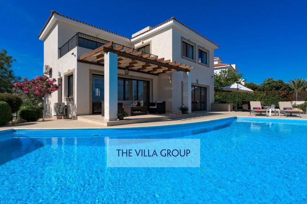 4 bedroom villa in the area of Peyia