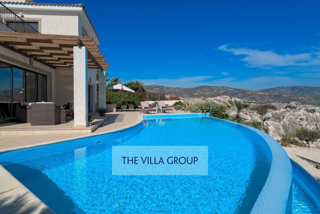 13m x 5m overflow infinity edge swimming pool with Roman steps