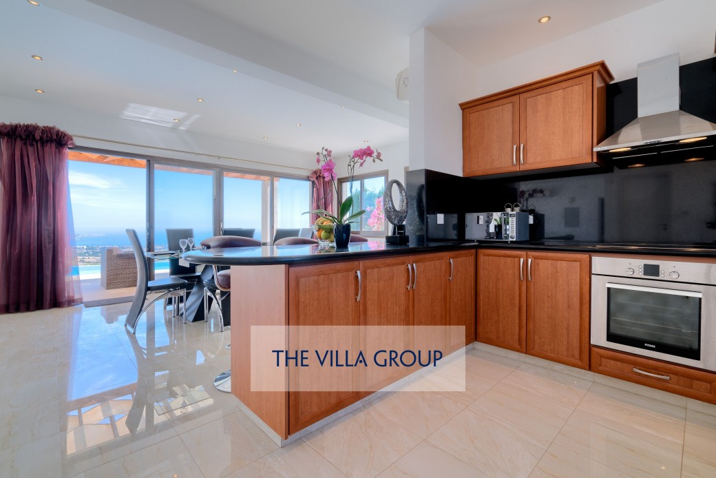 Kitchen with granite worktop 