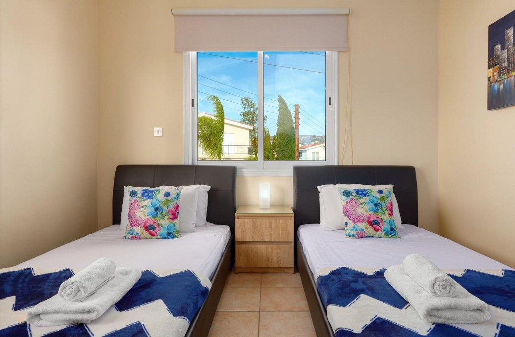 Twin bedroom