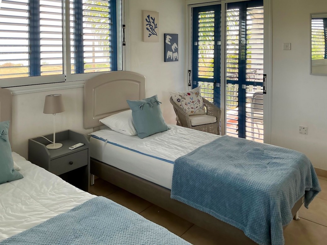 Twin bedroom