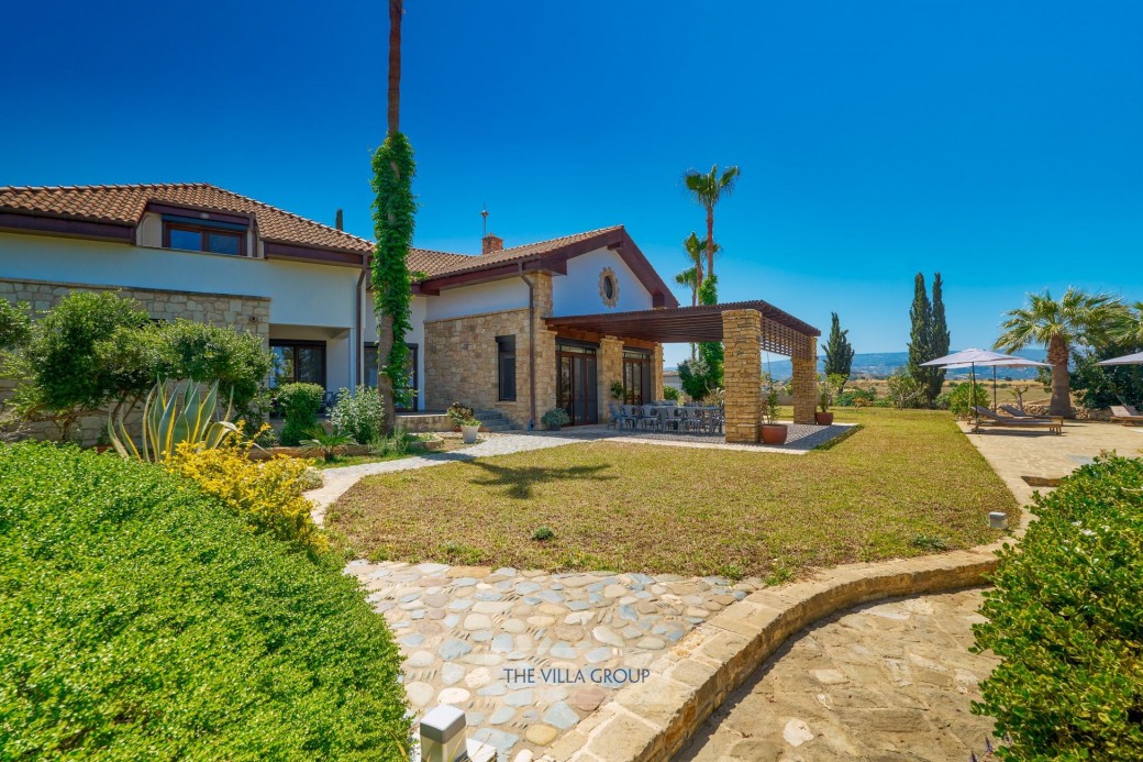 Accommodating up to 13 guests