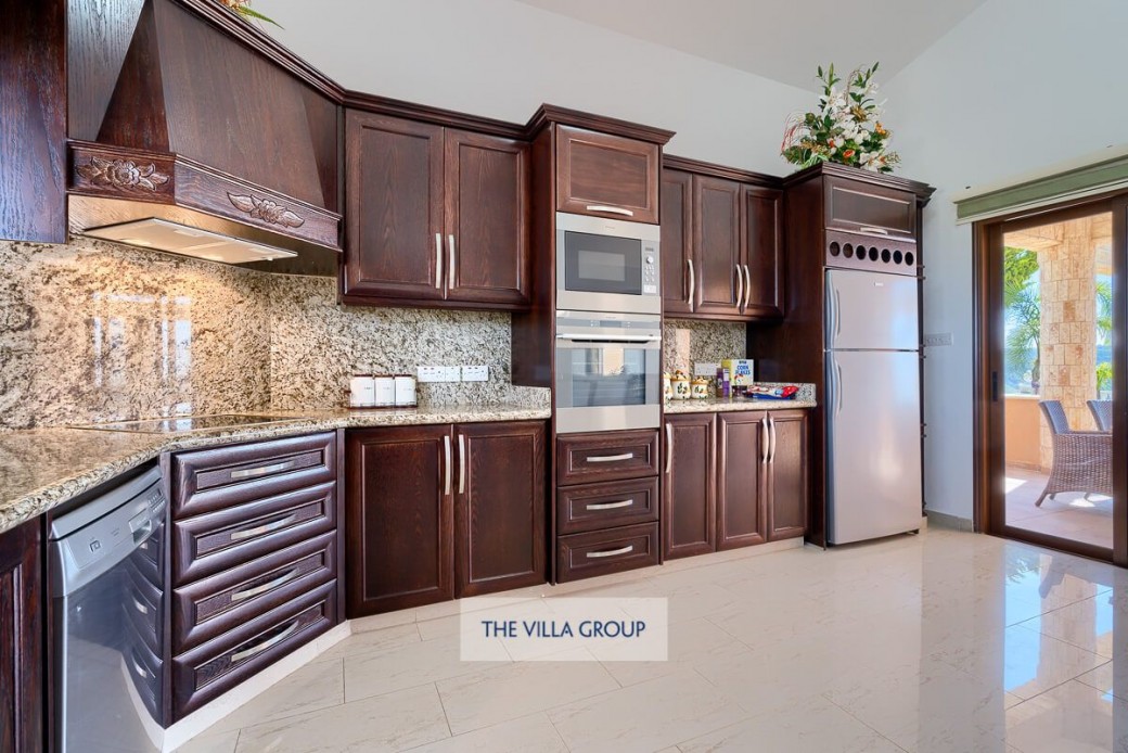 Fully fitted kitchen