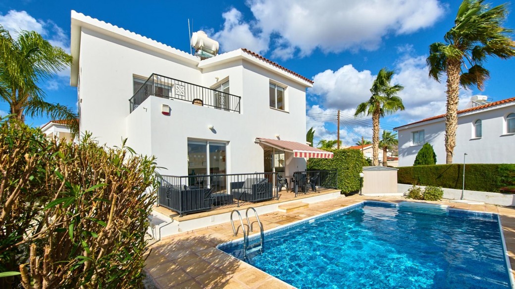 Short walk to the amenities of Coral Bay 