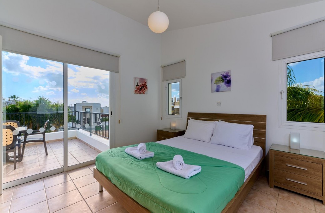 Double bedroom with access to furnished balcony