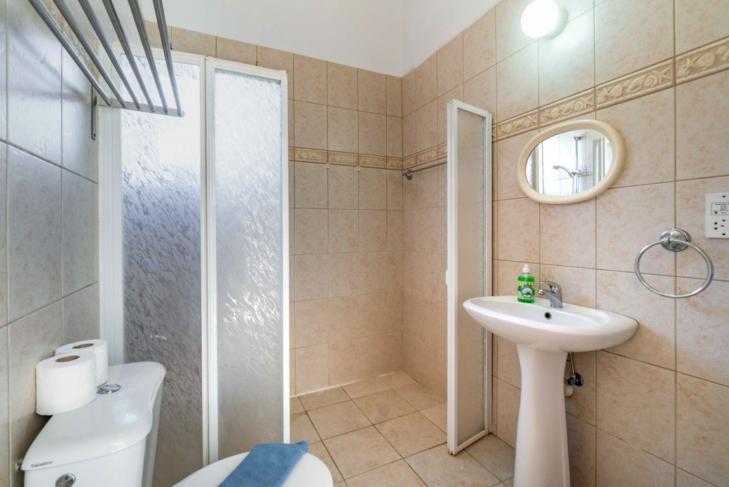 Shower room en-suite to double bedroom
