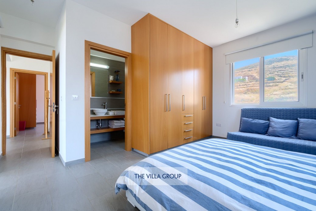 Master en-suite shower room