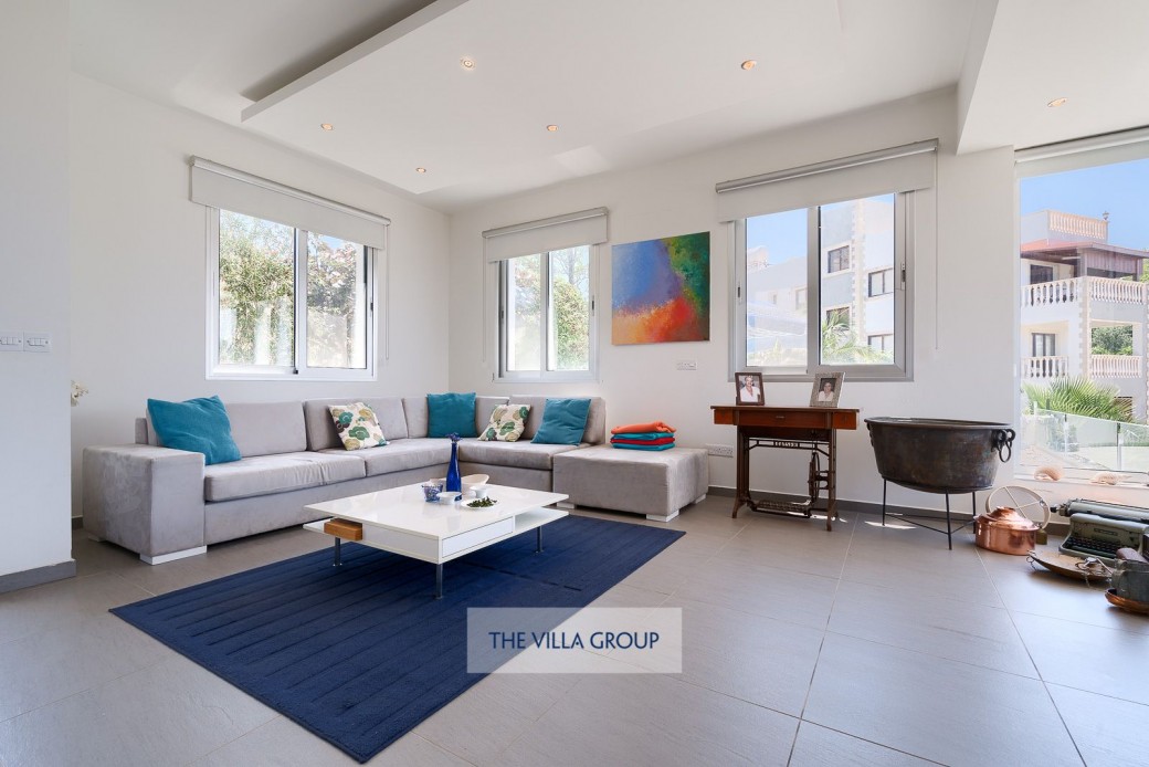 Spacious and modern open plan living area 