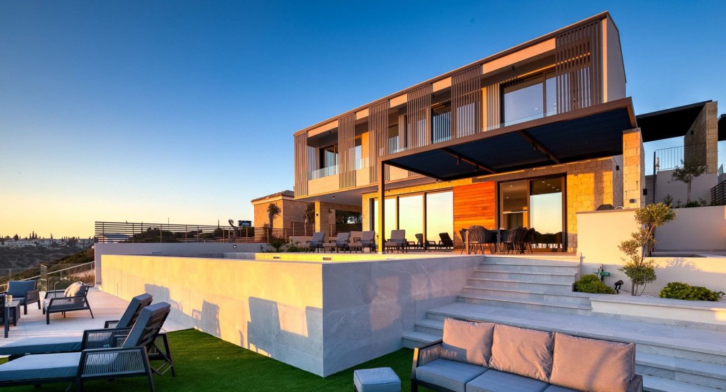 Brand new build (completed in June 2023) on the front line of the peaceful eastern plateau of the Resort