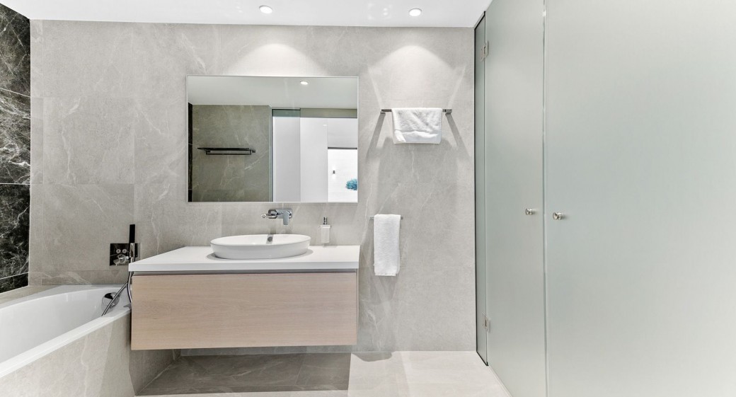 En-suite bathroom