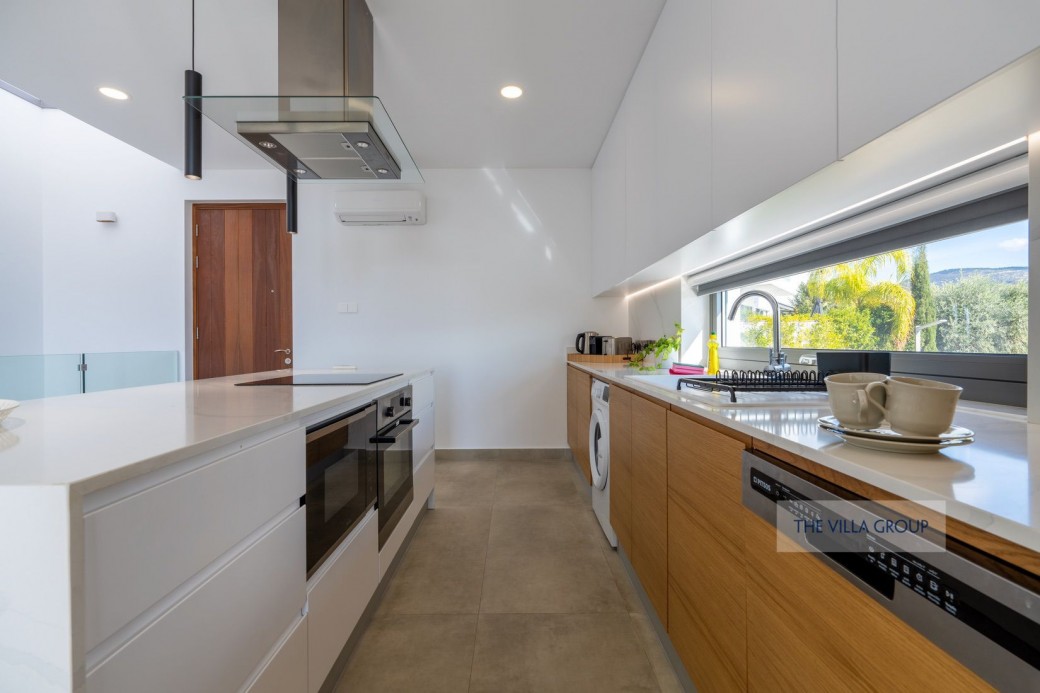 Spacious kitchen
