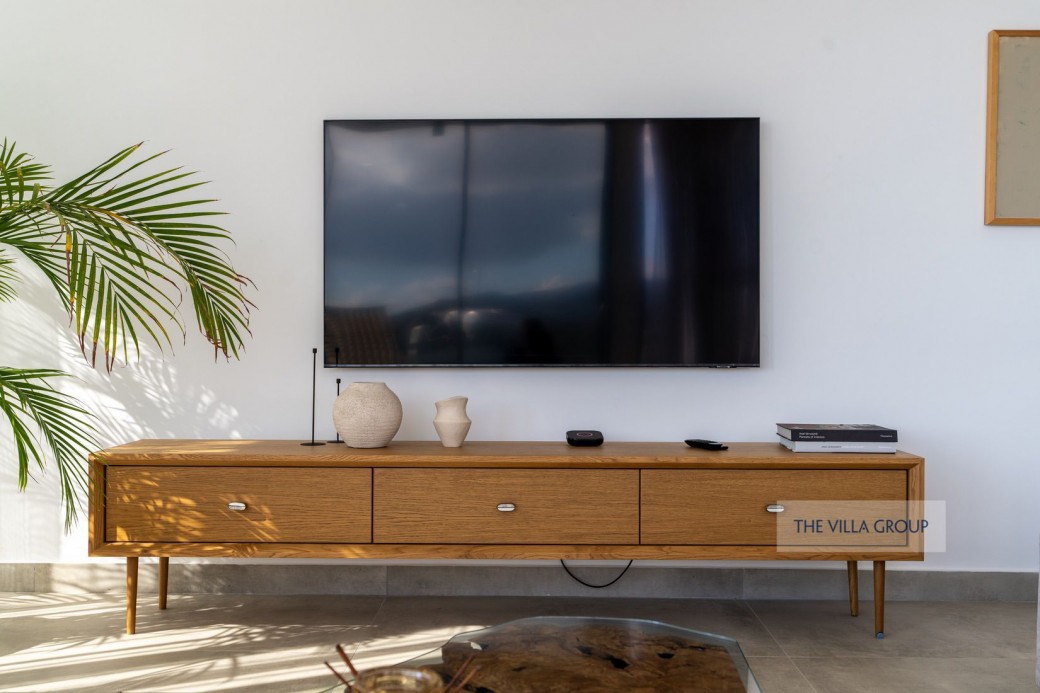 Internet TV and WiFi available