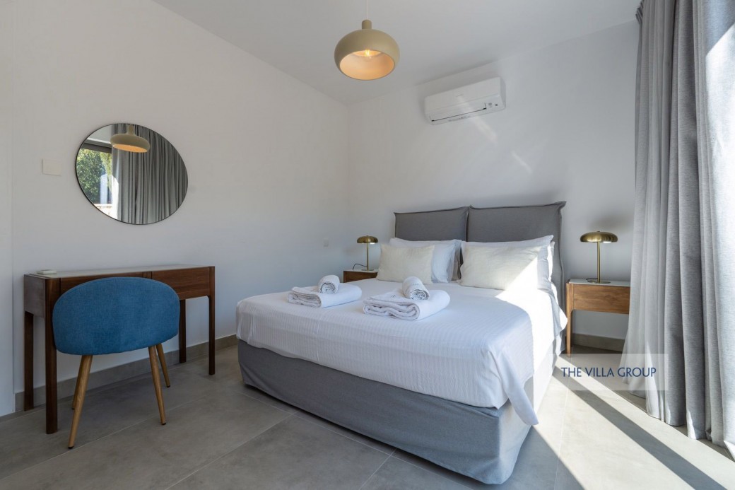 Air conditioning in both bedrooms