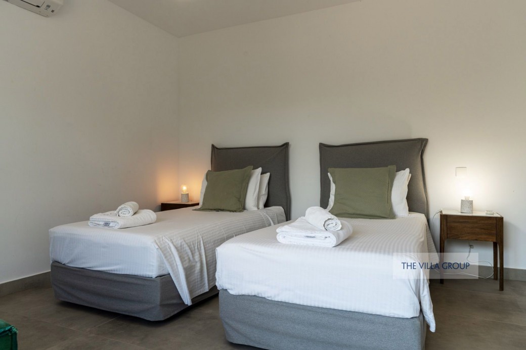 Twin bedroom
